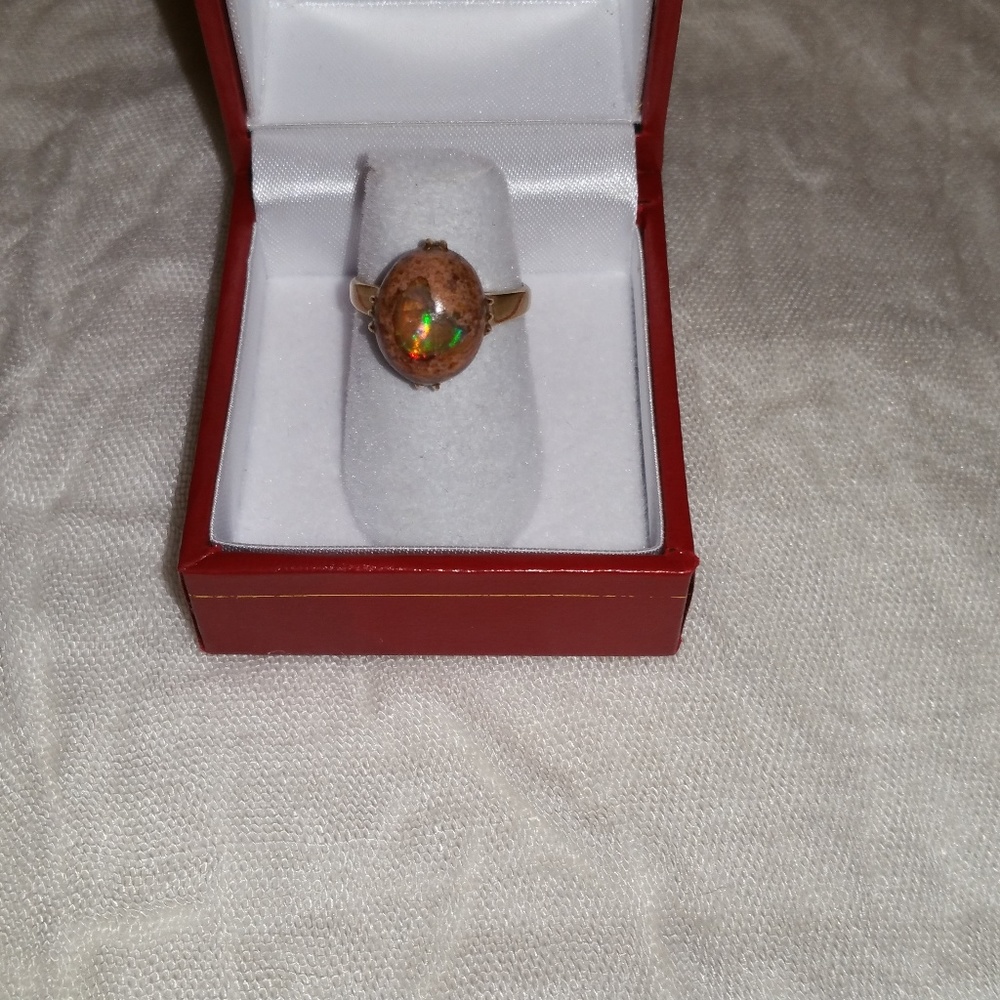 18k Boulder opal yellow gold ring sz5